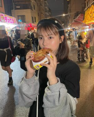 Amisa Miyazaki Instagram - 今年初お祭り🏮👘✨
・
10円パン初めて食べた