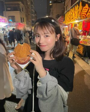 Amisa Miyazaki Instagram - 今年初お祭り🏮👘✨
・
10円パン初めて食べた