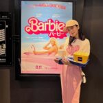 Amisa Miyazaki Instagram - 海外でバービーの映画観る時ピンクのコーデで行くのが流行ってるらしくて、従姉妹とお姉ちゃんの3人でピンクの格好していった😂 #barbie