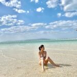 Amisa Miyazaki Instagram - いつも、インスタとLINEブログ見てくれてありがとうございます🫶 ・ なんと！この度！宮崎あみさ！ 3月20日に集英社さんから 念願の𝟭𝘀𝘁写真集を発売する事になりました！ ・ 19歳から20歳にかけての約1年間を撮り下ろした集大成ともいえる1冊です！ 雪原、大阪の街、石垣島、竹富島のロケ地を巡りながら、少女から大人に変化していく姿を追って頂きました。 ・ そして！自分の中でグラビア史上最大の挑戦もしました！過去最高布が少なかったよ😳 ・ また、発売記念イベントも開催する予定なので、詳細はまたお知らせします！ ・ Amazonや楽天ですでに予約開始していますので詳しくはTwitterをご覧下さい！ ・ 私の記念すべき1冊是非お迎え頂きたいです🫶 ・ #宮崎あみさ #グラビア #写真集