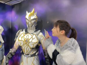 Amisa Miyazaki Instagram - ドンブラザーズ、｢あとのまつり展｣に一足先にお邪魔してきたー！
・
展示物沢山でワクワクしたし、凄いテンション上がった😳
明日からスタートなので、皆さん是非遊びに行ってみてください！
・
私はまだまだドンブラザーズに縋り付くぞー！