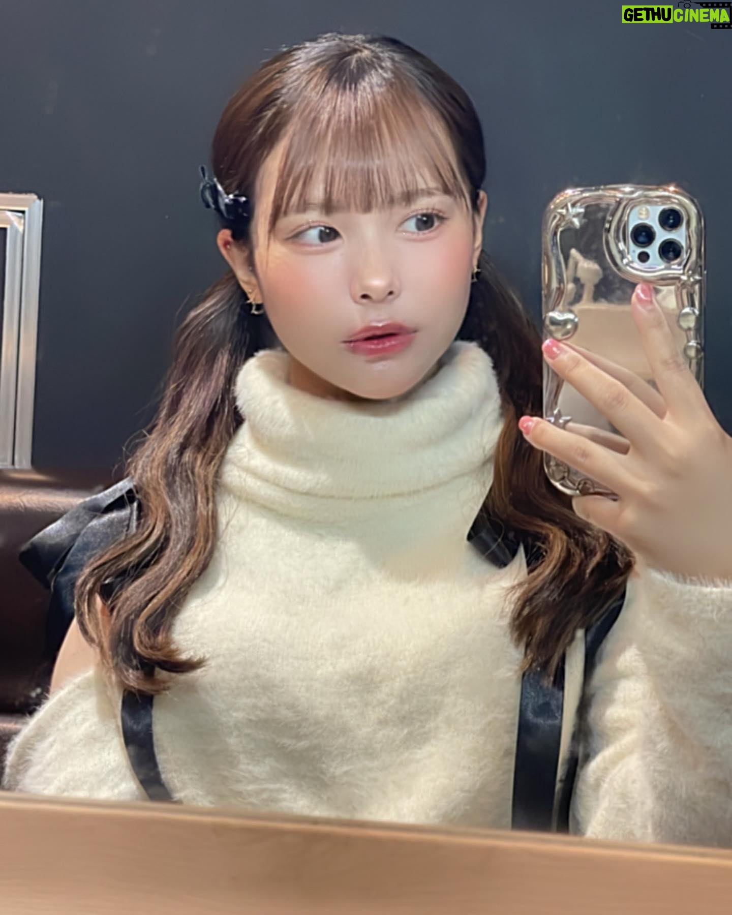 Amisa Miyazaki Instagram - ツインテール👧🏻 ・ 実は昨日のイベント前日深夜に妹とラーメン屋さん行ったせいでしっかり浮腫んでました。夜中のラーメンは美味しくてこまる☹️