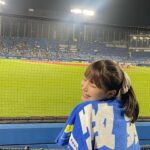 Amisa Miyazaki Instagram - 先日、友達に誘われて数年ぶりに野球観戦してきた⚾ 成人してから行くのは違う楽しみ方があるね🤟 ・ このタオルは友達からお借りたよー！ ・ ちなみにこの日は、ベイとヤクルトの試合だったけど宮崎さん今ここのファンだよ！って所がないので単純に試合を楽しく観戦してきました🤲