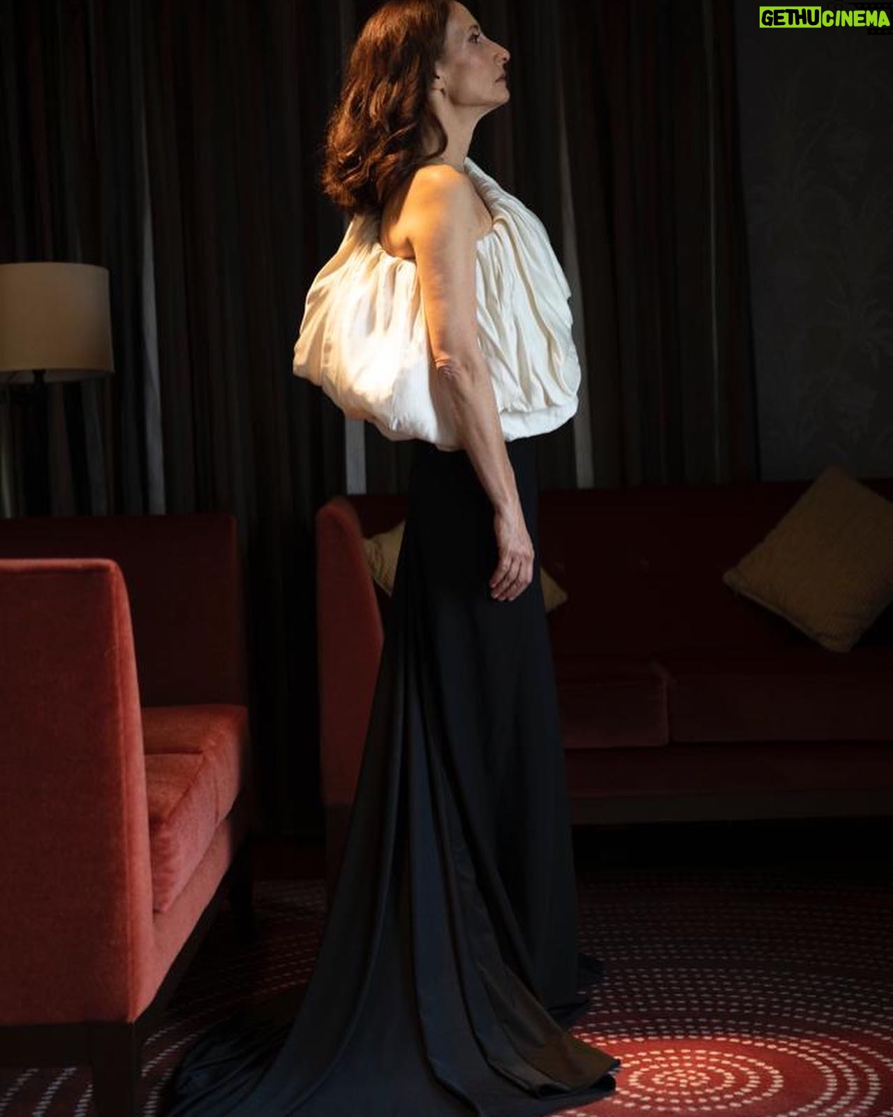 Amparo Noguera - 3.2K Likes - Gracias @javierajordan por acompañarme en los Premios Platino 2023.fotos @dan_g_rod