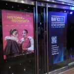 Amparo Noguera Instagram - Con rotundo éxito se estrenó internacionalmente 'Historia y Geografía'. La comedia dirigida por @bernardoquesney tuvo gran recepción del público en Buenos Aires. La película fue presentada por su director, sus protagonistas @amparo_nogueraoficial y @catalinasaa, sumados los productores de @equecocl, @tomas.alzamora y @pablojalisco 🎬 Nosotros que ya quedamos fascinados con esta película que YA ESTÁ EN LOS CINES DE CHILE, nos preguntamos, ¿Qué hará la Gioconda Martínez en la ciudad de la furia? 🎭 👁👄👁 Solo Dios sabrá si le da pan al que no tiene dientes 🍞 #historiaygeografía