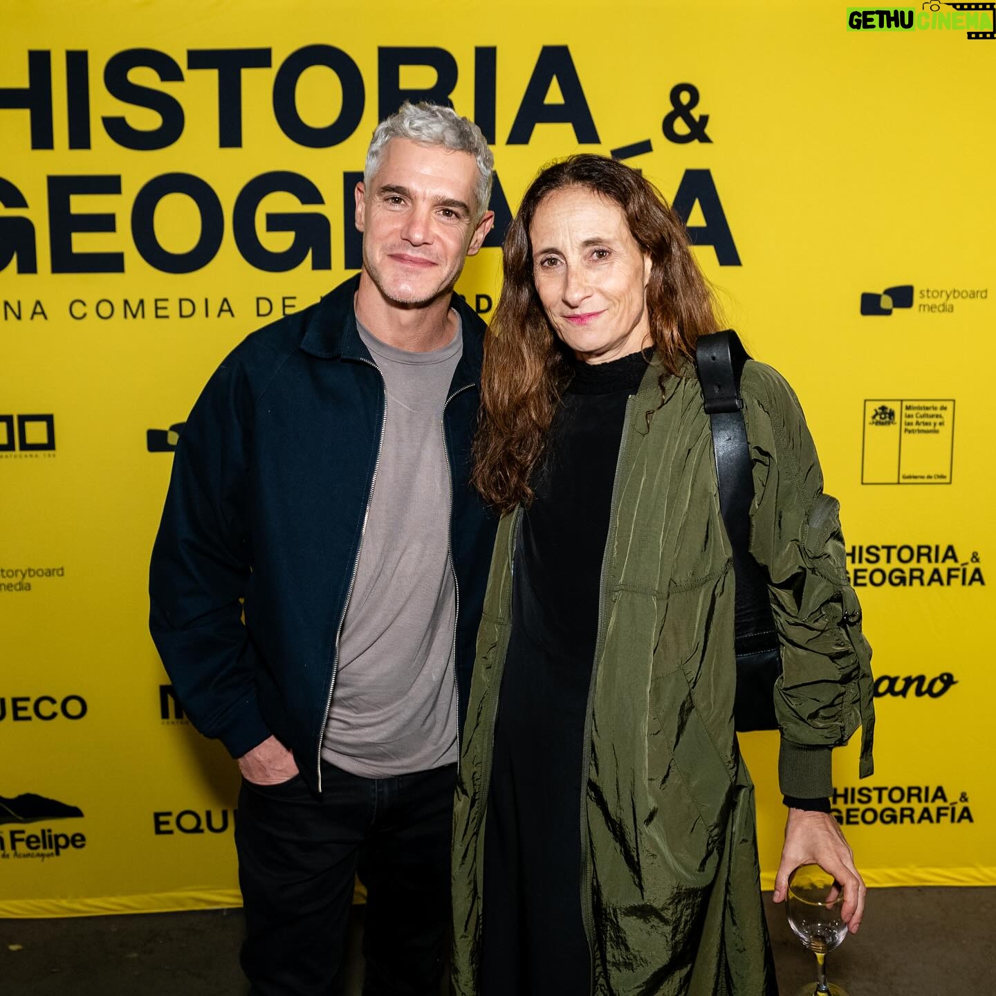 Amparo Noguera Instagram - Así se vivió la Avant Premiere de la película Historia y Geografía 🎨🖌️en @matucana100 Gioconda Martínez, una recordada actriz de televisión cómica, decide volver a su ciudad natal para montar una obra de teatro sobre la conquista de Chile y recuperar el reconocimiento artístico que creyó haber perdido, pero que nunca tuvo. Dirige: Bernardo Quesney (@bernardoquesney) Producen: Equeco (@equecocl) Auspicia: Gin Proa (@gin.proa), Cerveza Patagonia (@cerveza.patagonia.cl) & Pan Mostacho (@panmostacho) Distribuye: Storyboard Media (@storyboardm_) Co-financia: Ministerio de las Culturas, las Artes y el Patrimonio (@culturas_cl)
