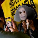 Amparo Noguera Instagram - Así se vivió la Avant Premiere de la película Historia y Geografía 🎨🖌️en @matucana100 Gioconda Martínez, una recordada actriz de televisión cómica, decide volver a su ciudad natal para montar una obra de teatro sobre la conquista de Chile y recuperar el reconocimiento artístico que creyó haber perdido, pero que nunca tuvo. Dirige: Bernardo Quesney (@bernardoquesney) Producen: Equeco (@equecocl) Auspicia: Gin Proa (@gin.proa), Cerveza Patagonia (@cerveza.patagonia.cl) & Pan Mostacho (@panmostacho) Distribuye: Storyboard Media (@storyboardm_) Co-financia: Ministerio de las Culturas, las Artes y el Patrimonio (@culturas_cl)