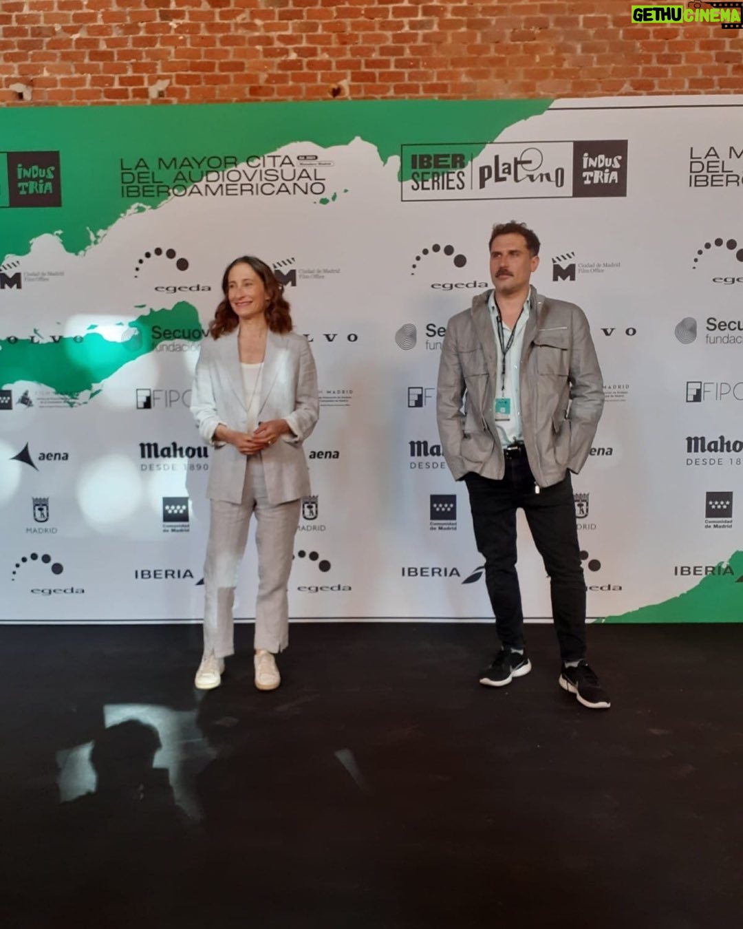 Amparo Noguera - 2.6K Likes - Presentando la serie NO NOS QUIEREN VER dirigida por Guillermo Helo. @iberseriesplatinoindustria @altirosapiens #serieschilenas #Madrid