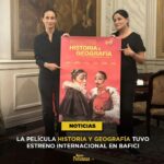 Amparo Noguera Instagram - Con rotundo éxito se estrenó internacionalmente 'Historia y Geografía'. La comedia dirigida por @bernardoquesney tuvo gran recepción del público en Buenos Aires. La película fue presentada por su director, sus protagonistas @amparo_nogueraoficial y @catalinasaa, sumados los productores de @equecocl, @tomas.alzamora y @pablojalisco 🎬 Nosotros que ya quedamos fascinados con esta película que YA ESTÁ EN LOS CINES DE CHILE, nos preguntamos, ¿Qué hará la Gioconda Martínez en la ciudad de la furia? 🎭 👁👄👁 Solo Dios sabrá si le da pan al que no tiene dientes 🍞 #historiaygeografía