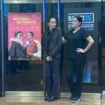 Amparo Noguera Instagram - Con rotundo éxito se estrenó internacionalmente 'Historia y Geografía'. La comedia dirigida por @bernardoquesney tuvo gran recepción del público en Buenos Aires. La película fue presentada por su director, sus protagonistas @amparo_nogueraoficial y @catalinasaa, sumados los productores de @equecocl, @tomas.alzamora y @pablojalisco 🎬 Nosotros que ya quedamos fascinados con esta película que YA ESTÁ EN LOS CINES DE CHILE, nos preguntamos, ¿Qué hará la Gioconda Martínez en la ciudad de la furia? 🎭 👁👄👁 Solo Dios sabrá si le da pan al que no tiene dientes 🍞 #historiaygeografía