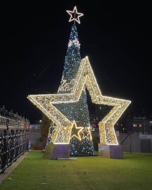 Amrita Puri Instagram - Life update alert- 
My first experience at a Christmas market. I cant tell you how excited I was. It was magical and made everything seem worth it. 
The cold, the endless assignments, all the hurdles at the start,feeling homesick every so often. (Winter is cold & dark gaizzz.) 
It’s been a hectic 2 months with major life changes . Going back to studying has been reallllly hard.  I miss home & my 🐶 so much. Getting a Masters degree and living in a new country has been on my bucket list since forever. And… I made it happen. Finally feeling like I got this…with a little help from my friends & lots of support from my amazing parents. ❤️ 🎄
(Love this little group of my classmates)