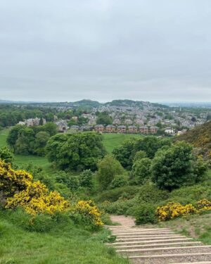 Amrita Puri Instagram - This beautiful hillside and nature reserve is just 20 minutes from the city centre. Edinburgh you’re gorgeous when the sun shines. 

📸 @gikgoolz 

#edinburghcity #saveourplanet