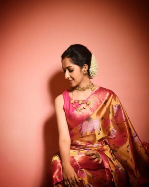 Amrita Chattopadhyay Instagram - 🌼✨
. 
. 
. 
. 
. 
. 
Shoot for @eisamay.digital 
Thank you @debleena_g15 
📸 @sarkardebarshi19 
💄 @makechayanup 
🥻 @aparajitabanerjee_ 
 
#instamood #instagram #editorial #shoot #instagood