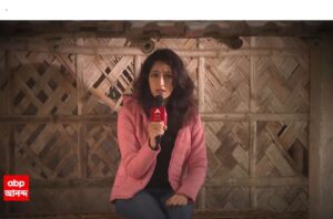 Amrita Chattopadhyay Instagram - Screengrabs from "Tarakar chokhe Taraka Kendro" , for the upcoming vote roaming around Jadavpur Loksobha kendro For @abpanandatv 
Thank you Moumitadi, Puruda, Atashi and Team ✨
Link in Story

#actorslife #anchorslife #anchoring #abpananda
