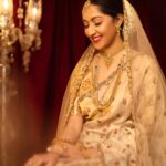 Amrita Chattopadhyay Instagram - “Elegance is the only beauty that never fades” ACTRESS: @amritachattopadhyay_ PHOTOGRAPHER : @teamweddingera DESIGNER: @avijitdasofficial_bengal JEWELLERY: @avama_jewellers STUDIO: @starcraft_insta MAKEUP & HAIR @makeupartist_susmitabiswas Feel free to Call/ Whatsapp us to get amazing makeovers🫰🏻🫰🏻on your special day🌸🌸 Booking open for 2024-2025👇🏻👇🏻👇👇: 📲📱📞call 8013591988 whatsapp 7003049092