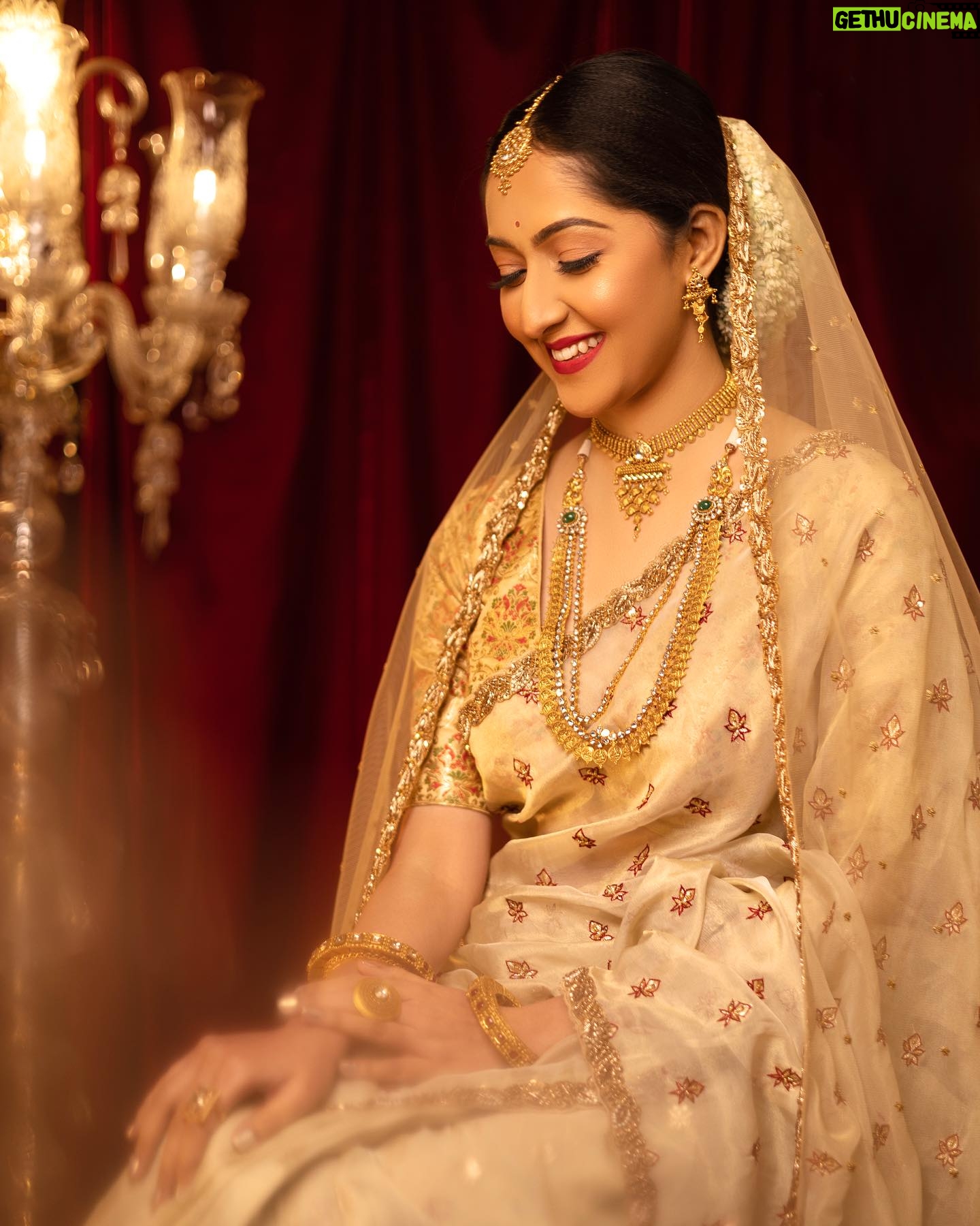 Amrita Chattopadhyay Instagram - “Elegance is the only beauty that never fades” ACTRESS: @amritachattopadhyay_ PHOTOGRAPHER : @teamweddingera DESIGNER: @avijitdasofficial_bengal JEWELLERY: @avama_jewellers STUDIO: @starcraft_insta MAKEUP & HAIR @makeupartist_susmitabiswas Feel free to Call/ Whatsapp us to get amazing makeovers🫰🏻🫰🏻on your special day🌸🌸 Booking open for 2024-2025👇🏻👇🏻👇👇: 📲📱📞call 8013591988 whatsapp 7003049092