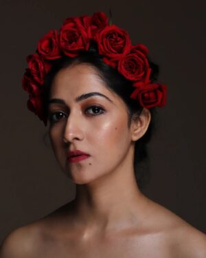 Amrita Chattopadhyay Instagram - In the mood for 🌹✨ 
. 
. 
.
. 
. 
. 
. 
. 
📸 @sandipphotographer 

#instagram #instamood #instashoot #instagood #fridakahlo