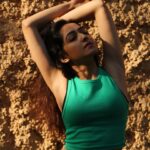 Amrita Chattopadhyay Instagram - ***NO REPOST WITHOUT PERMISSION *** I miss the Summer.. I miss myself in Summer.. I miss the super tanned avatar post Varanasi Junction shoot.. I miss Varanasi.. ✨🌻 📸 @sandipphotographer #noedit #nofilter #instamood #instagram #instagood #instaphoto