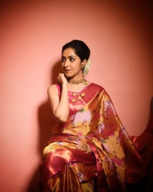 Amrita Chattopadhyay Instagram - 🌼✨
. 
. 
. 
. 
. 
. 
Shoot for @eisamay.digital 
Thank you @debleena_g15 
📸 @sarkardebarshi19 
💄 @makechayanup 
🥻 @aparajitabanerjee_ 
 
#instamood #instagram #editorial #shoot #instagood