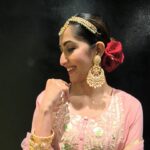 Amrita Chattopadhyay Instagram - Some SLB vibes... ✨ #throwback #worklife #event #jewelry #peach #rose #glam #tbt #instamood #instagram #instaphoto #instaphoto