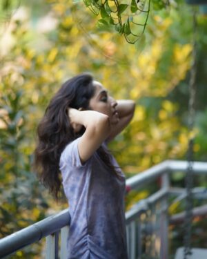 Amrita Chattopadhyay Instagram - Jhor asche naki?? 😅😇

📸 @that_cam_boy_official 

#noedit #nofilter #instamood #instasummer #instagram #green #nature #candid #candidshot #waitingforrain