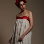 Amrita Chattopadhyay Instagram – 🌹🌹🌹🌹
Frida×Laalsada 

Headgear- Lakshmi Lama
Concept- Yourstruly 
Photography- @sandipphotographer

#conceptshoot #instagram #instamood #instalove