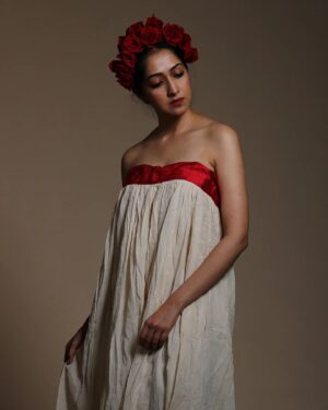 Amrita Chattopadhyay Instagram - 🌹🌹🌹🌹
Frida×Laalsada 

Headgear- Lakshmi Lama
Concept- Yourstruly 
Photography- @sandipphotographer

#conceptshoot #instagram #instamood #instalove