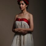 Amrita Chattopadhyay Instagram - 🌹🌹🌹🌹 Frida×Laalsada Headgear- Lakshmi Lama Concept- Yourstruly Photography- @sandipphotographer #conceptshoot #instagram #instamood #instalove