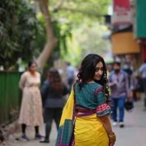 Amrita Chattopadhyay Instagram - After taking the longest power nap of all time, slowly we're getting back in what we love to do the most. We feel privileged, extremely happy to work with @amritachattopadhyay_ , also privileged to launch the "Senorita" series with my favourite song on the background. 
So, we're bouncing back!
Stay tuned!
Cheers!🤘

Cinematographer: @photographer_sabitendra 
Hair : @rupsha_roy_official 

#akashlina
#gamchha #gamcha #handloom #akashlinaonlinestudio #amritachattopadhyay #senorita #handwoven #patchwork #patchworksaree