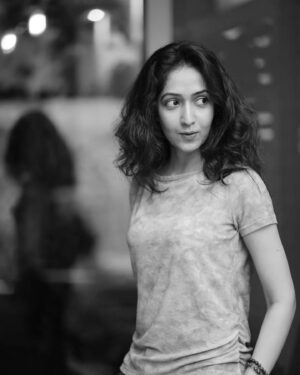 Amrita Chattopadhyay Instagram - 🍃✨

📸 @that_cam_boy_official 

#instamood #instagram #instapost #instalove #summer #vibe #blackandwhitephotography #monochrome