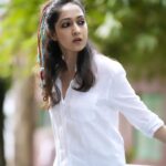 Amrita Chattopadhyay Instagram - E Haowa.. #throwback #sundayvibes #white #instamood 📸 @charcoalmarks