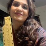 Amruta Subhash Instagram - Thank you so much @adgully screenxx awards for giving me this award for #saasbahuachaarpvtltd Thank you @arunabhkumar @apoorvsinghkarki01 @nimishalok @zee5 and the entire team of #saasbahuachaarpvtltd ❤️❤️ सासबहूअचारप्रायव्हेटलिमिटेड त माझ्या सिरीज साठी हा नुकताच हा पुरस्कार मिळाला. माझ्या संपूर्ण टीम चे आभार ❤️❤️