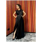 Amruta Subhash Instagram - Ending the year reuniting with the lovely @amrutasubhash looking incredible 💣 For @cnbc x @netflix_in round table Wearing @ampmfashions Jewellery @ishhaara @ascend.rohank Heels @charleskeithofficial Style team @khushaliichauhan Makeup @sangeeta_rawal . . . #amrutasubhash #celebstyle #allblack #sareestyle #ig