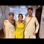 Amruta Subhash Instagram - सब अच्छी बातें हैं इन दोनोमें..meet my favourite couple! आज उनकी बहोत याद आ रही है क्योंकी अभी अभी वरूण की फिल्म देखी! @vidushak what a sweet, innocent and beautiful film you have made! Congratulations! दोस्तों ये फिल्म थिएटर में जाकर जरूर देखिये! What a beautiful song this is. And what an amazing cast! Congratulations!Congratulations! People go and watch this film in theatres 💕