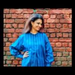 Amruta Subhash Instagram - Loved wearing this beautiful outfit by @anavila_m .. l have started falling in love with all your clothes @anavila_m .. love and hugs to you 🤗🤗 thank you for this❤️ And thank you so much @vasudhagroverr for introducing me to this beautiful soul.. @shrutingstar Shruti Rastogi who clicked these lovely pictures..❤️❤️ A big tight hug Shruti ❤️ Shoes @aprajitatoorofficial ❤️ thank you ❤️❤️ या सुंदर निळ्या ड्रेसमध्ये हे फोटोशूट करायला फार मजा आली मला. अनाविला.. जिची गुलाबी साडी मी नुकतीच नेसले होते, तिनंच बनवलेला हा निळाशार ड्रेस.. तिच्या कपड्यांच्या प्रेमातच पडत चालले आहे मी❤️आणि श्रुती या माझ्या मैत्रिणीचे या फोटोंसाठी खूप आभार!❤️❤️