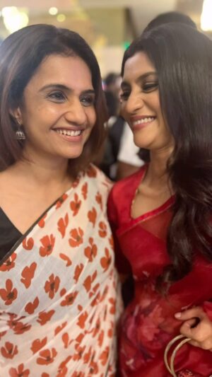 Amruta Subhash Instagram - Coco! I am so excited for you! It was a mad crazy evening.. premiere of #killersouponnetflix We saw just two episodes and I am excited to watch what happens next! @bajpayee.manoj we didn’t click any pictures 🙈 Congratulations @abhishekchaubey for this complete out of the box ride! Coco by the end of second episode I was so scared of you! As you said your character Swathi is constantly busy but when we see what is she busy with..uff.. don’t know what’s she up to in coming episodes.. @bajpayee.manoj the way you have transformed yourself as Prabhakar is commendable. @sayaji_shinde it’s always a treat to watch you. #killersoup is on @netflix_in ! You can watch it now!Don’t miss it❤️❤️ @honeytrehan l am so excited for this❤️ love and best wishes ❤️
Thank you so much @suta_bombay for this beautiful saree! Really loved wearing it!