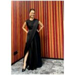 Amruta Subhash Instagram - Ending the year reuniting with the lovely @amrutasubhash looking incredible 💣 For @cnbc x @netflix_in round table Wearing @ampmfashions Jewellery @ishhaara @ascend.rohank Heels @charleskeithofficial Style team @khushaliichauhan Makeup @sangeeta_rawal . . . #amrutasubhash #celebstyle #allblack #sareestyle #ig