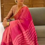 Amruta Subhash Instagram - When your friend is clicking pictures for you.. you are doing your best to pose but finally give up and burst our laughing 😃😃 Thank you Jim Sarbh @jimsarbhforreal for clicking these pictures.love and love ❤️ And tilu love to you.. Saree @anavila_m Shoes @aprajitatoorofficial जेव्हा तुमचा दोस्त तुमचा फोटोग्राफर असतो, तुम्ही पोज करण्याचा खूप प्रयत्न करता , पण शेवटी तुम्हाला हसू फुटतं😄😄जिम सर्भ या माझ्या दोस्तानं काढलेले हे काही फोटो❤️