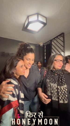Amruta Subhash Instagram - I am grateful for yesterday’s houseful shows at @prithvitheatre ..❤️ l want to thank #shabanaazmi from the bottom of my heart for coming and watching our show❤️ @saiyami thank you for coming darling ❤️ And I am grateful to all those known and unknown faces who came and watched our Hindi play @phirsehoneymoon , connected with it.. held our hands and hugged us with love. To all those hugs and handshakes.. looking forward for more such hugs and handshakes today ! We are performing today at 5 pm and 8.30 pm @prithvitheatre ! See you there❤️
