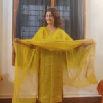 Amruta Subhash Instagram - Wore this beautiful outfit by @anavila_m on the opening night of @mumbaifilmfestival ❤️ Her clothes always make me happy..Thank you so much @anavila_m love and a big hug❤️ PC @sandeshkulkarni.small.s Shoes @aprajitatoorofficial मुंबई फिल्म फेस्टीव्हल ला माझी मैत्रिण अनाविला हीचा हा ड्रेस घातला होता. तिच्या कपड्यांमधे मला नेहमीच आनंदी वाटतं! थॅंक्यू अनाविला❤️
