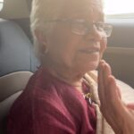 Amruta Subhash Instagram – My mother got an award and her younger brother my mama and mami had come all the way from Pune for the ceremony.. ❤️❤️look at my mom’s happiness and her voice.. this song is a beautiful lullaby she used to sing in childhood which says.. the sun is setting..birds have gone to their nests .. one can hear sweet tunes of flute coming from the depths of the forest..the night jasmine is swaying happily.. sleep my child.. sleep it’s time..❤️
आईला पुरस्कार मिळाला म्हणून माझा धाकटा मामा आणि मामी खास पुण्याहून आले होते. मन आनंदानं भरुन गेलं..❤️