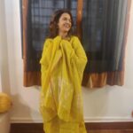 Amruta Subhash Instagram - Wore this beautiful outfit by @anavila_m on the opening night of @mumbaifilmfestival ❤️ Her clothes always make me happy..Thank you so much @anavila_m love and a big hug❤️ PC @sandeshkulkarni.small.s Shoes @aprajitatoorofficial मुंबई फिल्म फेस्टीव्हल ला माझी मैत्रिण अनाविला हीचा हा ड्रेस घातला होता. तिच्या कपड्यांमधे मला नेहमीच आनंदी वाटतं! थॅंक्यू अनाविला❤️