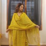 Amruta Subhash Instagram - Wore this beautiful outfit by @anavila_m on the opening night of @mumbaifilmfestival ❤️ Her clothes always make me happy..Thank you so much @anavila_m love and a big hug❤️ PC @sandeshkulkarni.small.s Shoes @aprajitatoorofficial मुंबई फिल्म फेस्टीव्हल ला माझी मैत्रिण अनाविला हीचा हा ड्रेस घातला होता. तिच्या कपड्यांमधे मला नेहमीच आनंदी वाटतं! थॅंक्यू अनाविला❤️