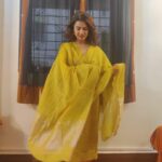 Amruta Subhash Instagram - Wore this beautiful outfit by @anavila_m on the opening night of @mumbaifilmfestival ❤️ Her clothes always make me happy..Thank you so much @anavila_m love and a big hug❤️ PC @sandeshkulkarni.small.s Shoes @aprajitatoorofficial मुंबई फिल्म फेस्टीव्हल ला माझी मैत्रिण अनाविला हीचा हा ड्रेस घातला होता. तिच्या कपड्यांमधे मला नेहमीच आनंदी वाटतं! थॅंक्यू अनाविला❤️