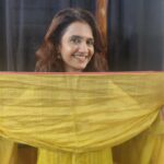 Amruta Subhash Instagram - Wore this beautiful outfit by @anavila_m on the opening night of @mumbaifilmfestival ❤️ Her clothes always make me happy..Thank you so much @anavila_m love and a big hug❤️ PC @sandeshkulkarni.small.s Shoes @aprajitatoorofficial मुंबई फिल्म फेस्टीव्हल ला माझी मैत्रिण अनाविला हीचा हा ड्रेस घातला होता. तिच्या कपड्यांमधे मला नेहमीच आनंदी वाटतं! थॅंक्यू अनाविला❤️