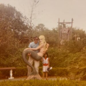 Amy Anderson Instagram - It's my dad's birthday! 🎂🍪🍫🧁🍰🍬🥜🌰 👨🏼‍🌾🐈‍⬛🛩️🏝️🕺🏻🎺🎭🐦‍⬛

He has a massive sweet tooth and he also loves nuts, ABBA, aviation history, musicals, his cat, gardening, birdwatching, and Hawaii.