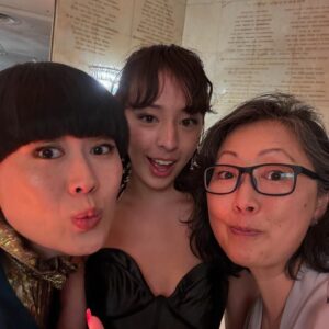 Amy Anderson Instagram - Gold Gala 2024

So great seeing friends, old and new. 
The food was SO good!
Saweetie is amazing!
Genesis, I need a new car. 

Thank you for having us! 

#goldgala #goldhousegala #goldhouse #amyanderson #aubreyandersonemmons