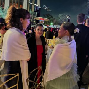Amy Anderson Instagram - Gold Gala 2024

So great seeing friends, old and new. 
The food was SO good!
Saweetie is amazing!
Genesis, I need a new car. 

Thank you for having us! 

#goldgala #goldhousegala #goldhouse #amyanderson #aubreyandersonemmons