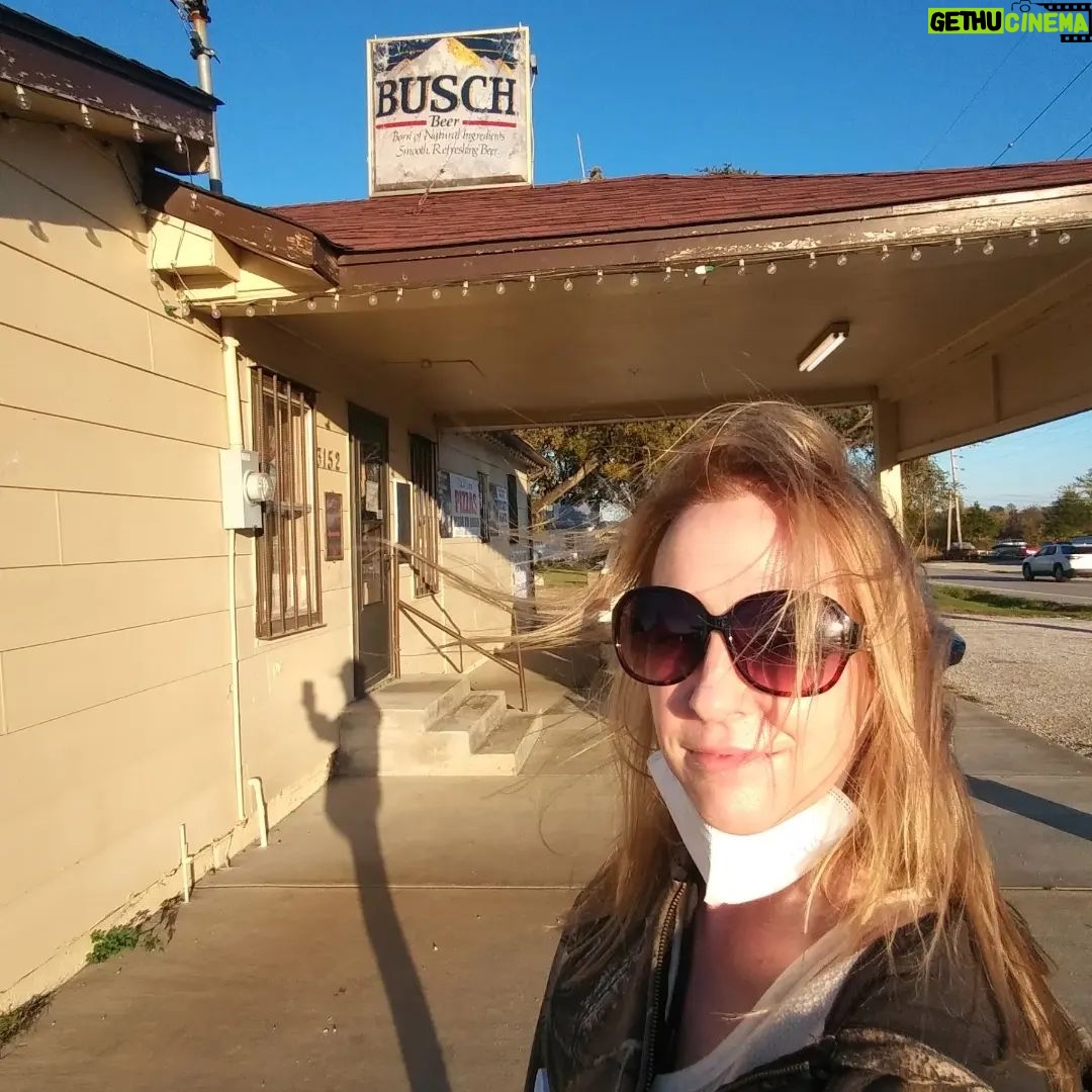 Amy Hargreaves - 1.1K Likes - We had a time
somewhere outside
St. Louis, Missouri
@hungrydogblues