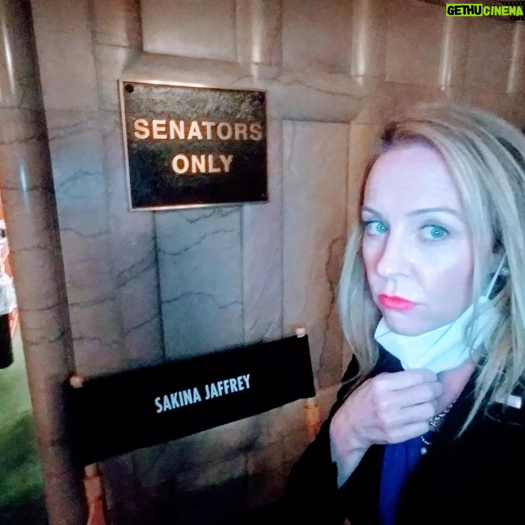 Amy Hargreaves - 1.7K Likes - Spent a fun few overnights recently with the @sho_billions gang filming in the majestic NY State Senate building--
Loved reuniting with some fave NY actor friends as well as @sho_homeland director
#DanAttias
Swipe right for some practice gavel-whacking